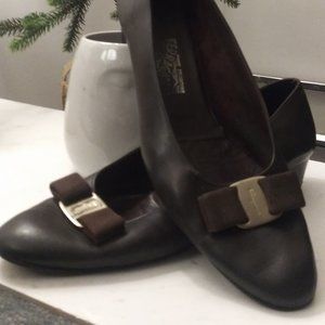 Salvatore Ferragamo Vara Bows 2-inch, 11C, Lux,andCocoaLeatherVeryGoodCondition